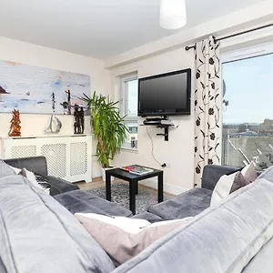  Apartment Waterfront Castle View 3 Bed