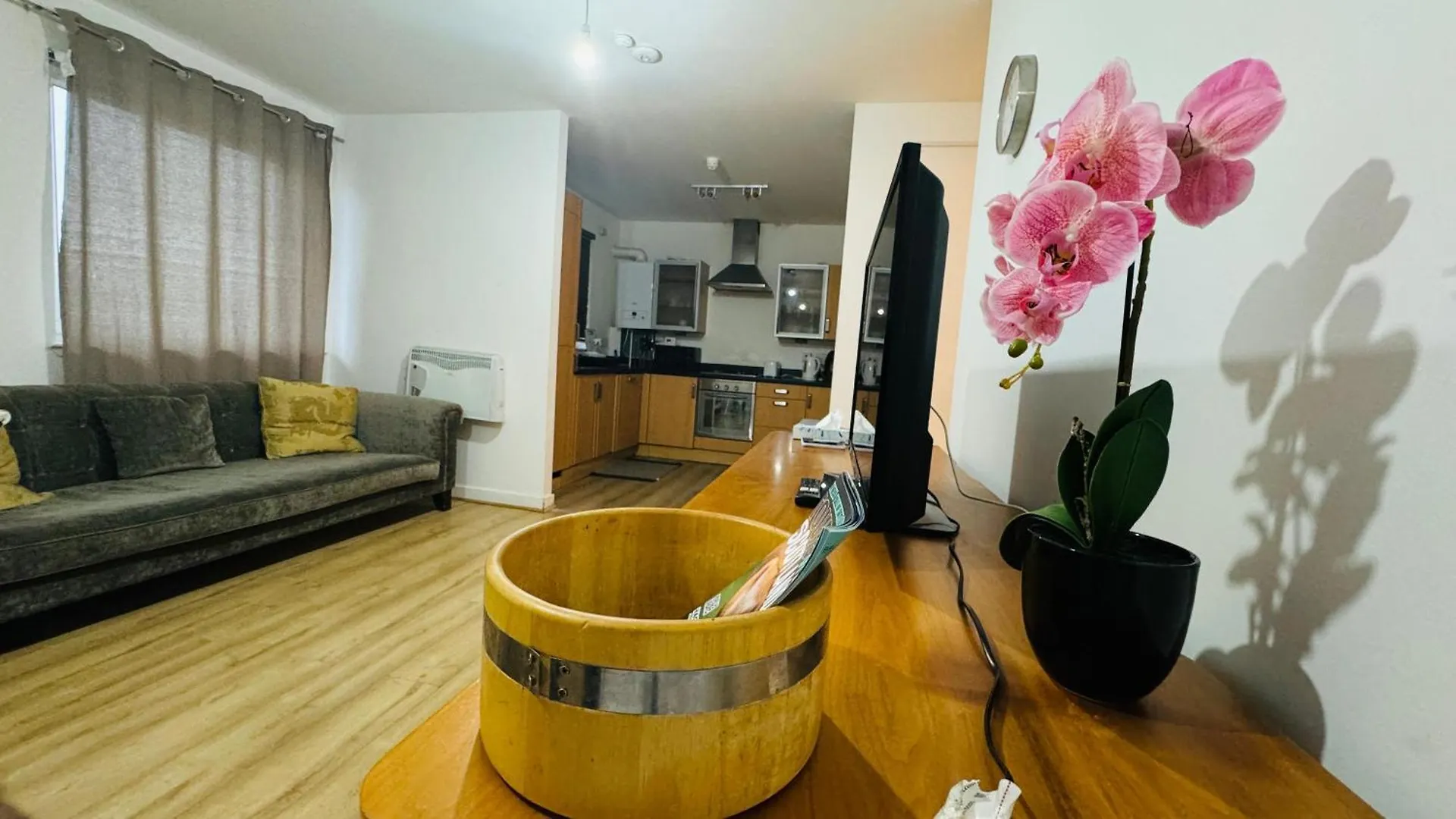 Apartment Fabulous 1Bed 1Bath Ground Floor Shared Accommodation ,Only Double Room Edinburgh