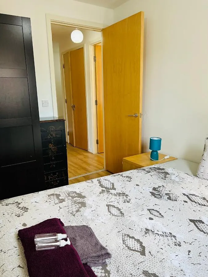 Fabulous 1Bed 1Bath Ground Floor Shared Accommodation ,Only Double Room Edinburgh Apartment