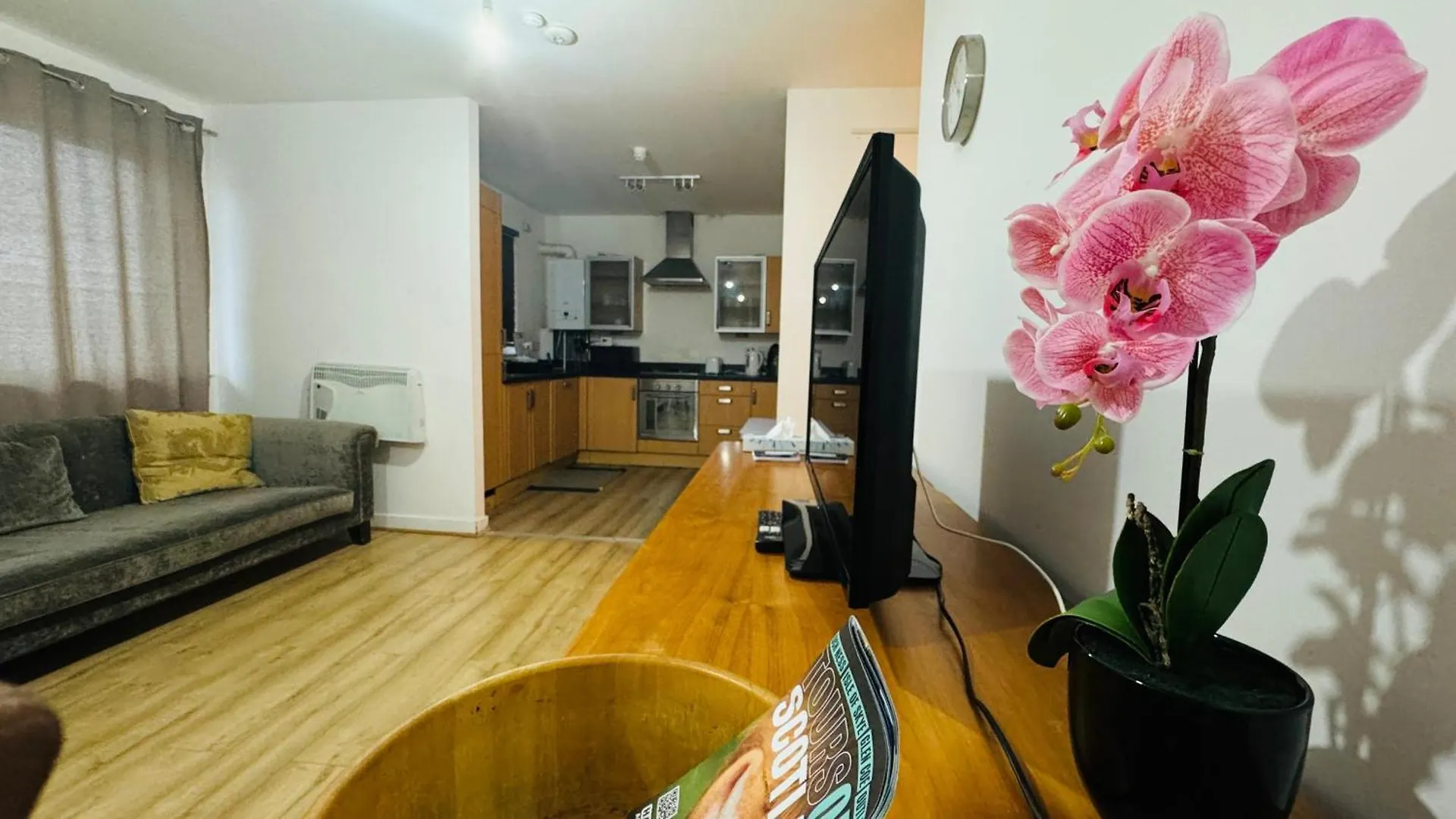Fabulous 1Bed 1Bath Ground Floor Shared Accommodation ,Only Double Room contacts